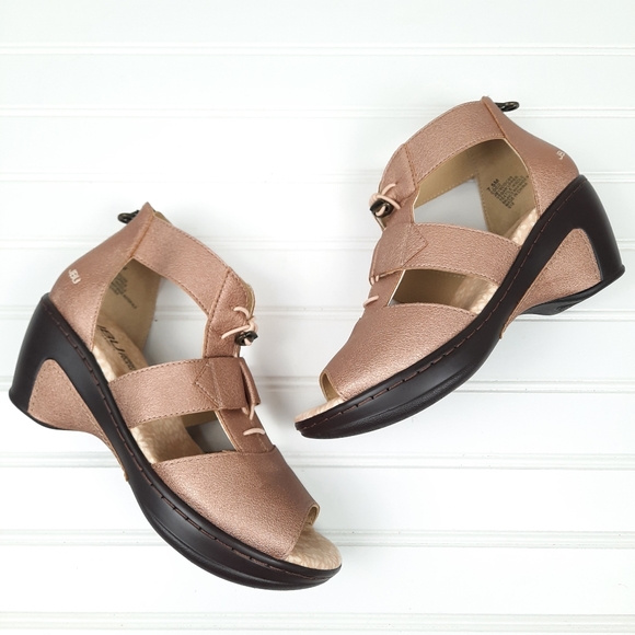 Jambu JBU Wedge Sandals Rose Tone Size 7.5